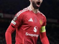 乐鱼官方网站 -里程碑夜！曼联绝杀压哨，中超关键时刻刷纪录，媒体盛赞，数据趋势出现新变化(曼联最新消息今天)