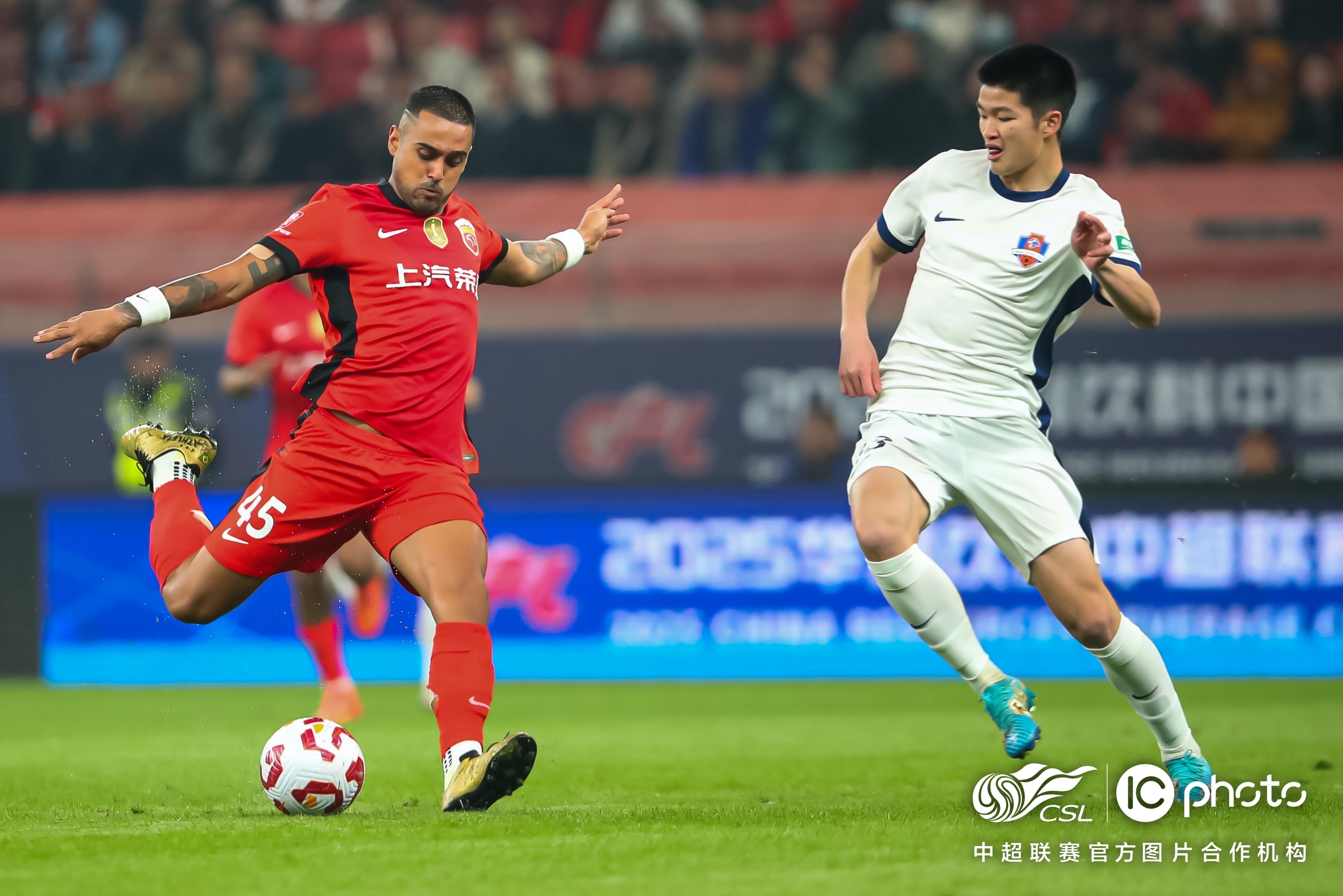 武汉三镇队50大胜河北队稳居中超积分榜首